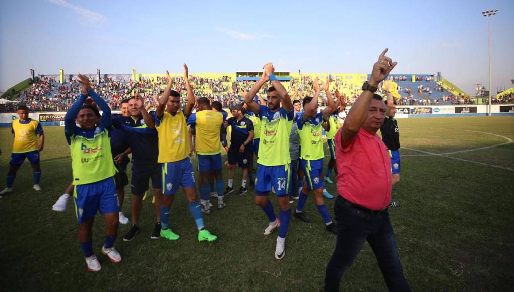 La celebración de los jugadores del Olancho FC tras quitarle el invicto al Olimpia.