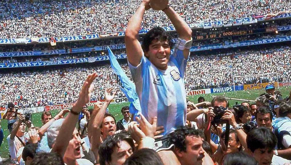 Diego Maradona - En el equipo ideal histórico de Ronaldo no podía faltar el astro argentino, quien dejó una huella imborrable en el fútbol.