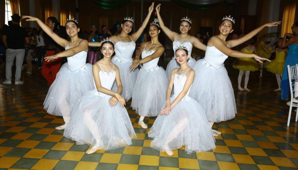 Las señoritas de CCDanza impresionaron con su traje y coreografías de ballet