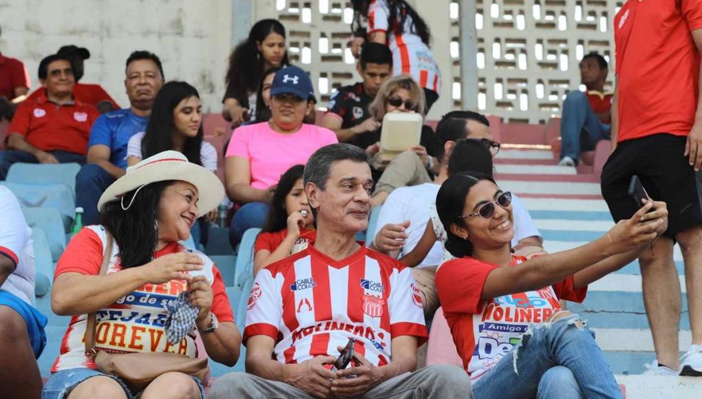 La afición del Vida respondió al llamado llegando al estadio Ceibeño para el partido contra la UPN.