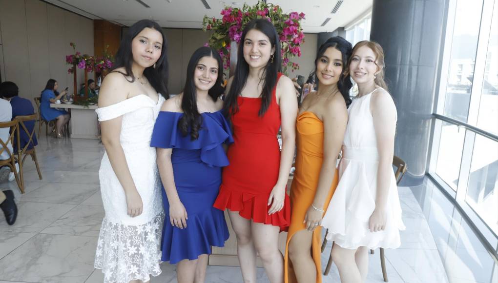 Valeria Sabillón, Larissa Molina, Melody Gonzáles, Fabiola Molina y Daniela Sanzio