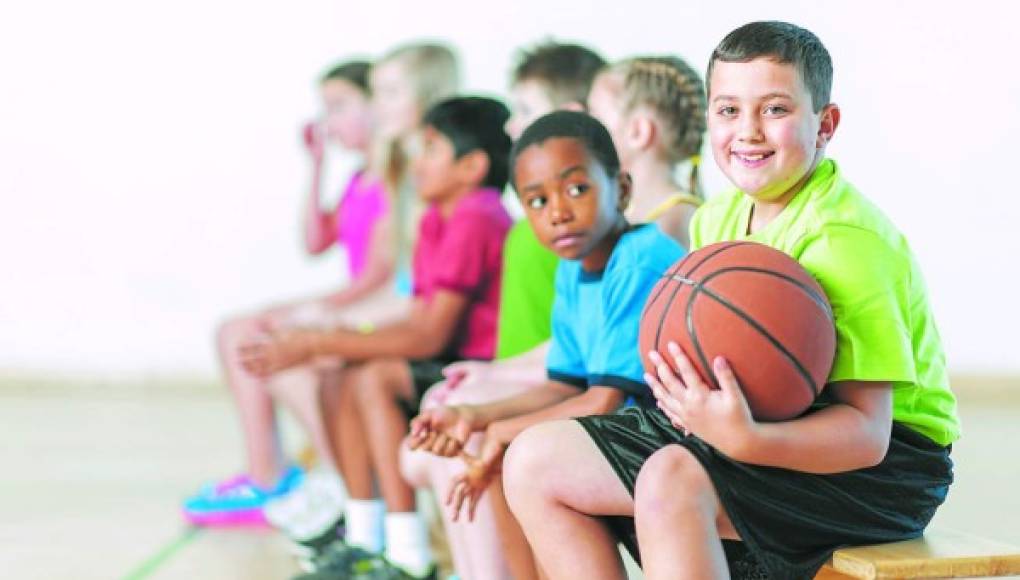 Evite la obesidad, haga que sus hijos practiquen un deporte