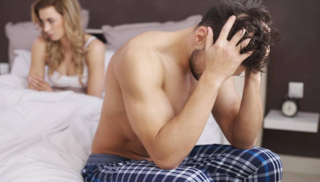 El estrés y cansancio causan impotencia sexual en jóvenes