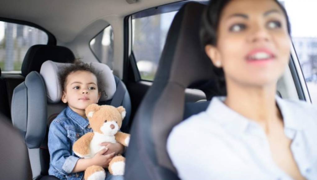 Los pediatras cambian las directrices sobre los asientos para coche de los niños
