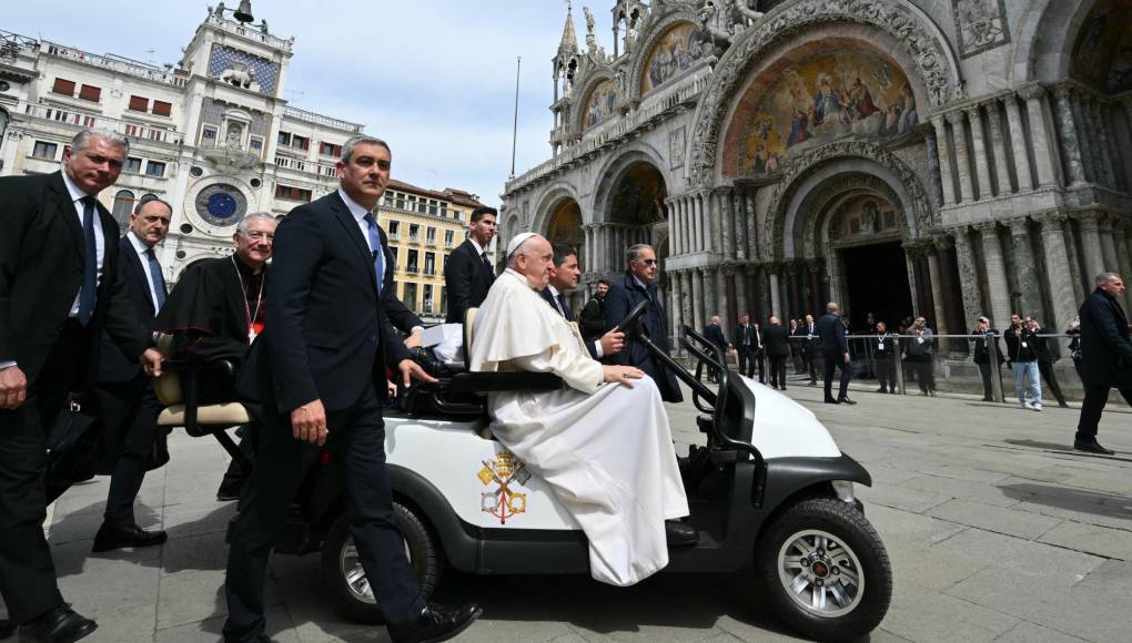 Francisco es el cuarto <b>papa</b> que visita la Ciudad de los Dogos, tras Pablo VI (1972), Juan Pablo II (1985) y Benedicto XVI (2011). 