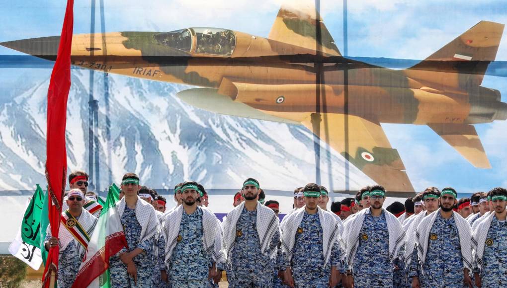 Irán exhibe sus poderosos misiles en un desfile militar tras tensiones con Israel