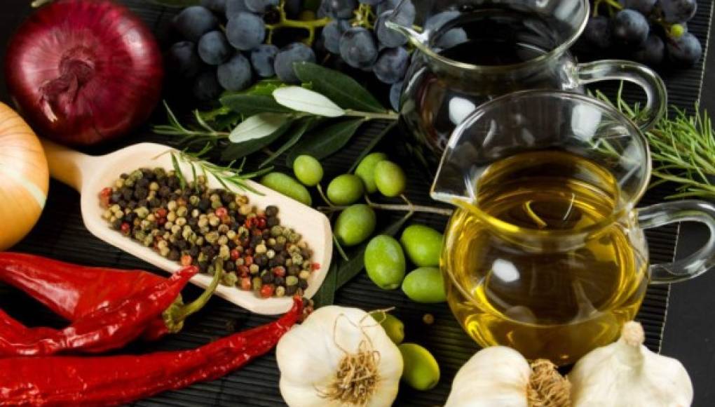 La dieta mediterránea con aceite de olivo o nueces podría mejorar la memoria y el pensamiento