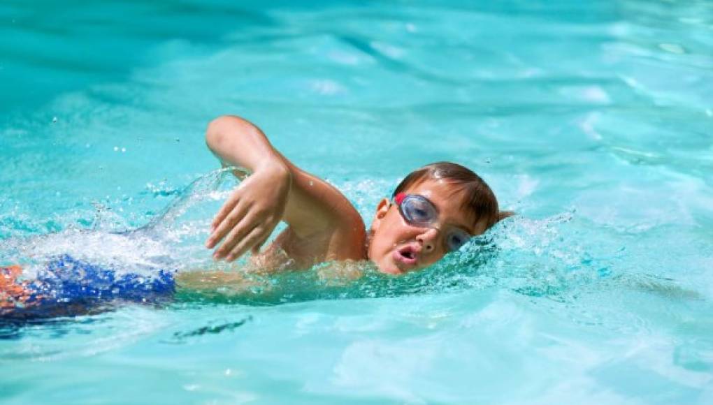 Los niños con asma pueden pasarlo bien y hacer ejercicio en la piscina