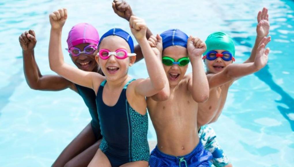 Sí, se puede poner demasiado cloro en la piscina