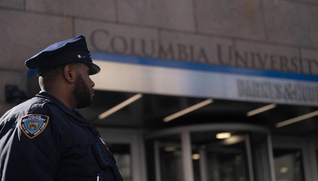 La tensión en la universidad tuvo su punto álgido el jueves pasado, cuando la Policía de Nueva York irrumpió en el campus y detuvo a unos 100 estudiantes que participaban en la sentada.