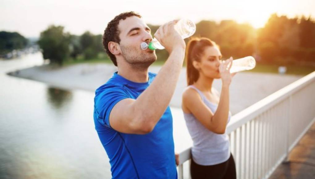 ¿Beber agua para luchar contra la grasa?