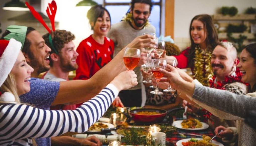El alcohol puede ser un invitado riesgoso en las reuniones festivas