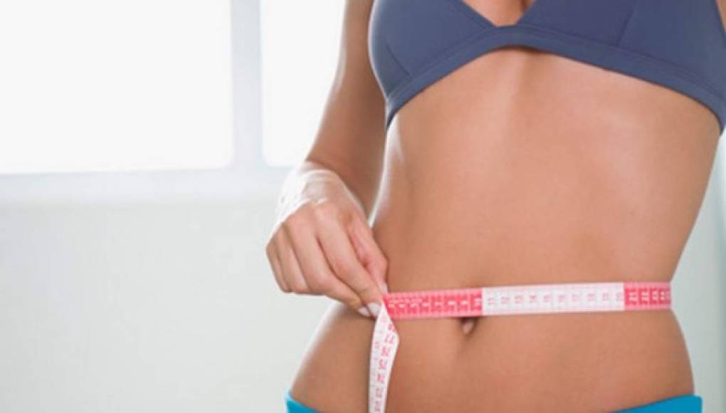 Seis formas de lograr un abdomen plano sin salir de casa  