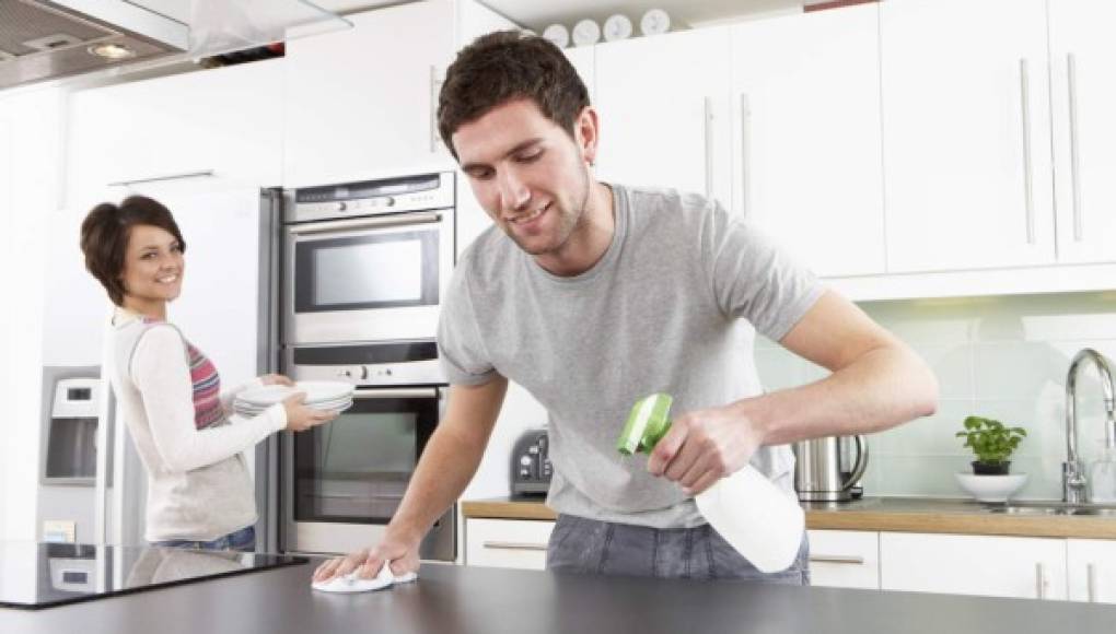 Cómo evitar discutir por las tareas del hogar  