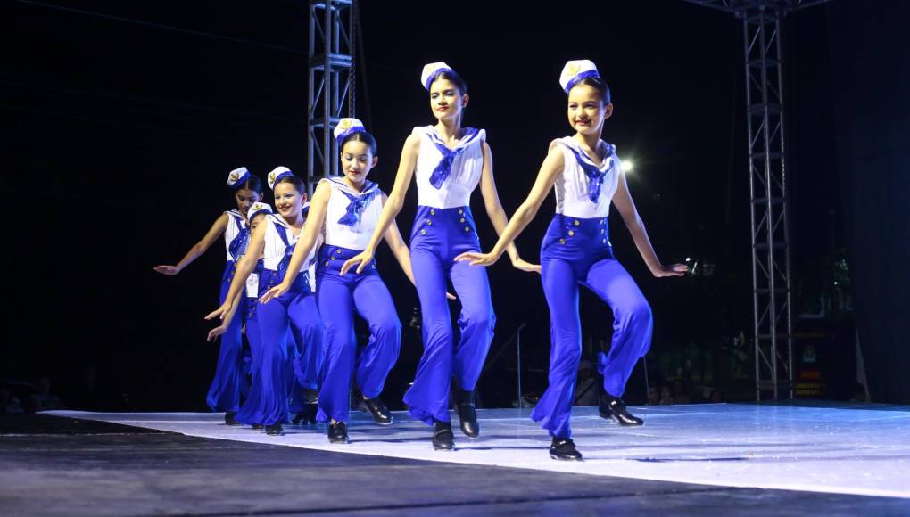 Por eso las distintas academias de danza de la ciudad se prepararon para brindar un increíble show en celebración del Día Internacional de la Danza. 
