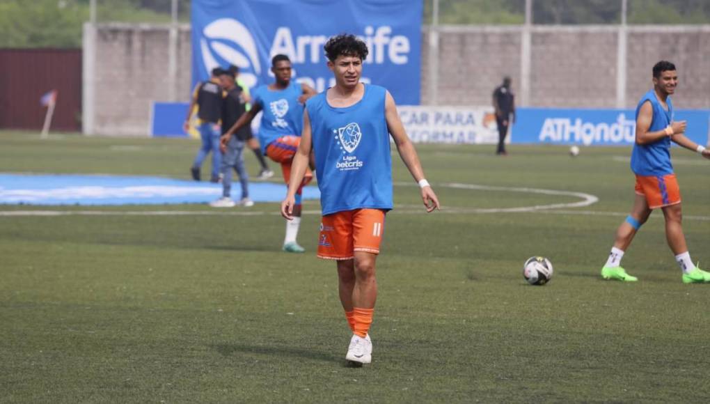 Jefryn Macías - El joven delantero de la UPNFM comienza a estar en el radar de varios clubes de la Liga Nacional luego de su buen actuar en el torneo. Se conoció que Motagua lo quiere.