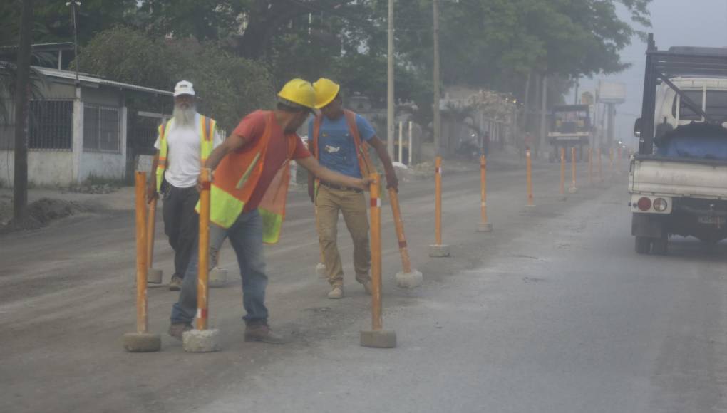 Los trabajos actualmente avanzan entre el sector de La Flecha y Virrey, cercano al desvío hacia el municipio de Azacualpa, Santa Bárbara. 