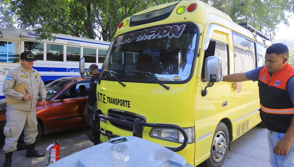 Autoridades del Instituto Hondureño de Transporte Terrestre (IHTT) informaron que este año esperan superar la cifra de buses inspeccionados en 2023, que fueron 5,828, y la meta es llegar a los 6,000 a nivel nacional, 2,000 en San Pedro Sula.