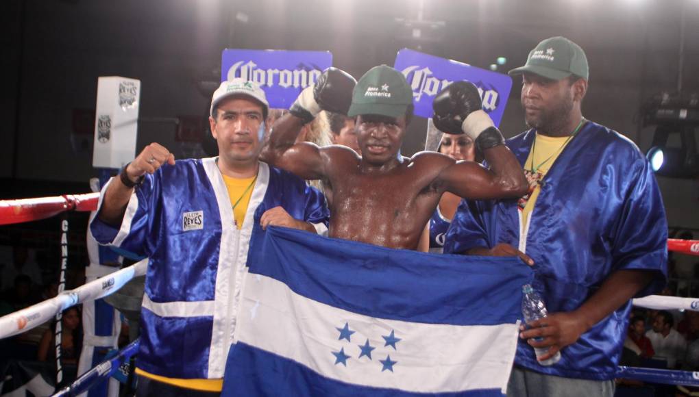 “En el poco tiempo que estuve peleando durante mi carrera, cuando estuve con Godofredo (Fajardo), no gané ningún centavo”, mencionó Muñeco González. 