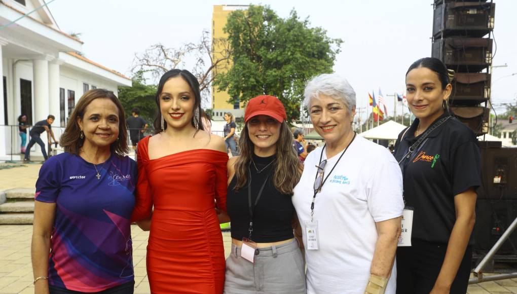 Directoras de diversas academias. Estela Paz, Lidys Díaz, Tiffany Handal, Ana Lucía Ruiz y Fernanda Chávez