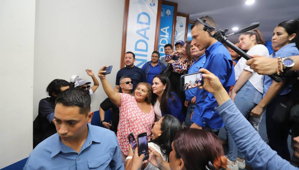 “Hoy quiero anunciar a Honduras que he decidido lanzar mi precandidatura a la Presidencia de la República por el Partido Nacional para el periodo 2026-2030”, indicó García en un mensaje en la red social X.