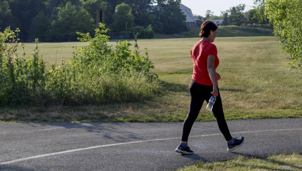 Dar 4,000 pasos al día aportan grandes beneficios a la salud