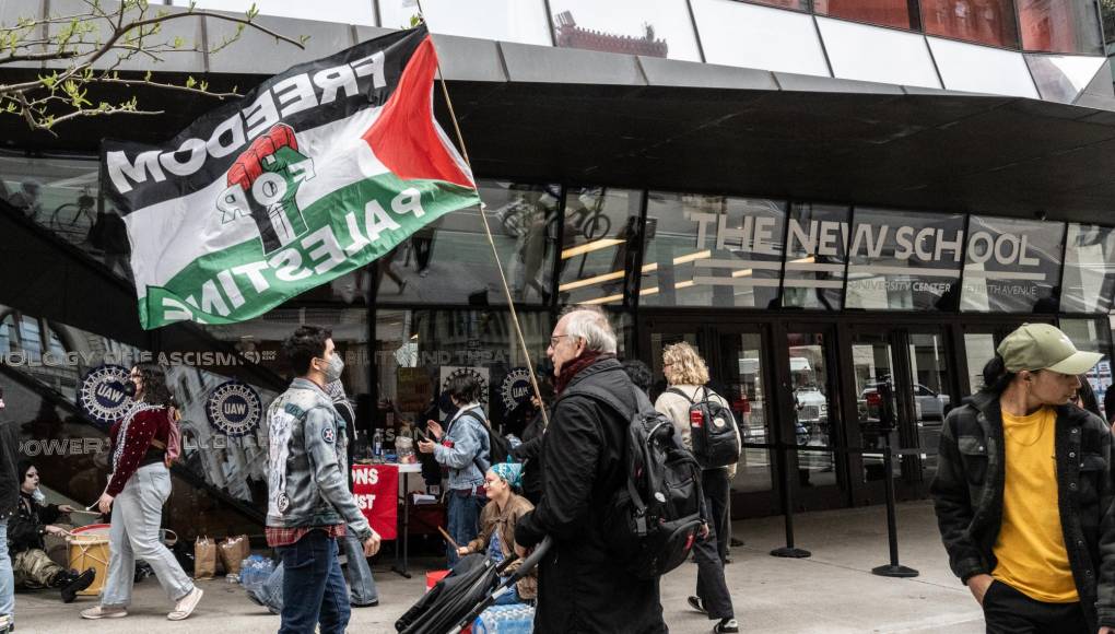 Los alumnos piden a Columbia -una de las prestigiosas ‘Ivy League’ de Estados Unidos- mayor transparencia en cuanto a las instituciones que financia y retirar la inversión a fabricantes de armas que, según ellos, colaboran con la guerra de Israel en Gaza.