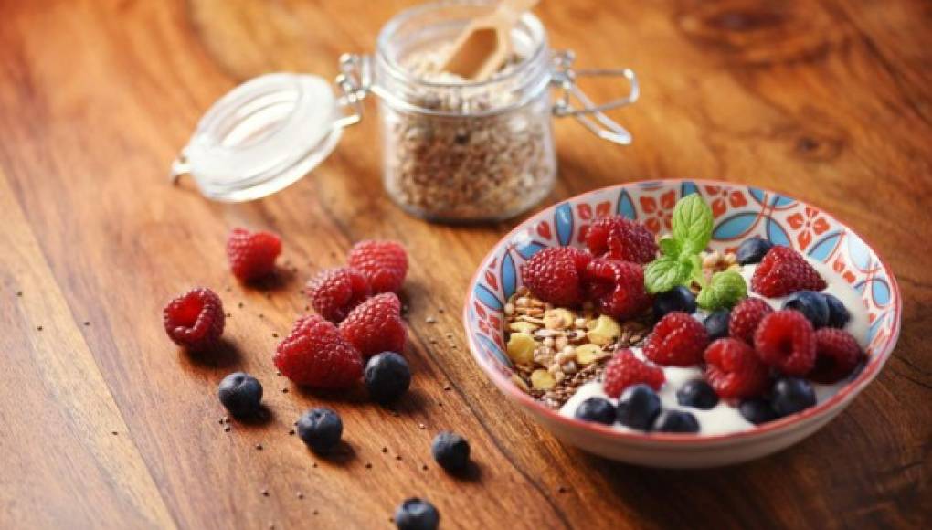 Desayunar más tarde y cenar más temprano podría ayudarle a perder grasa corporal