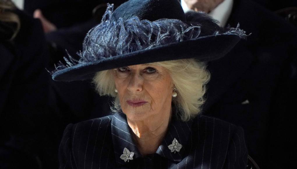 La reina Camila ofreció una recepción a los invitados en nombre de la casa real griega, sin la presencia del monarca británico, que se encuentra descansando en su residencia de Sandringham (este de Inglaterra) mientras recibe tratamiento contra el cáncer.