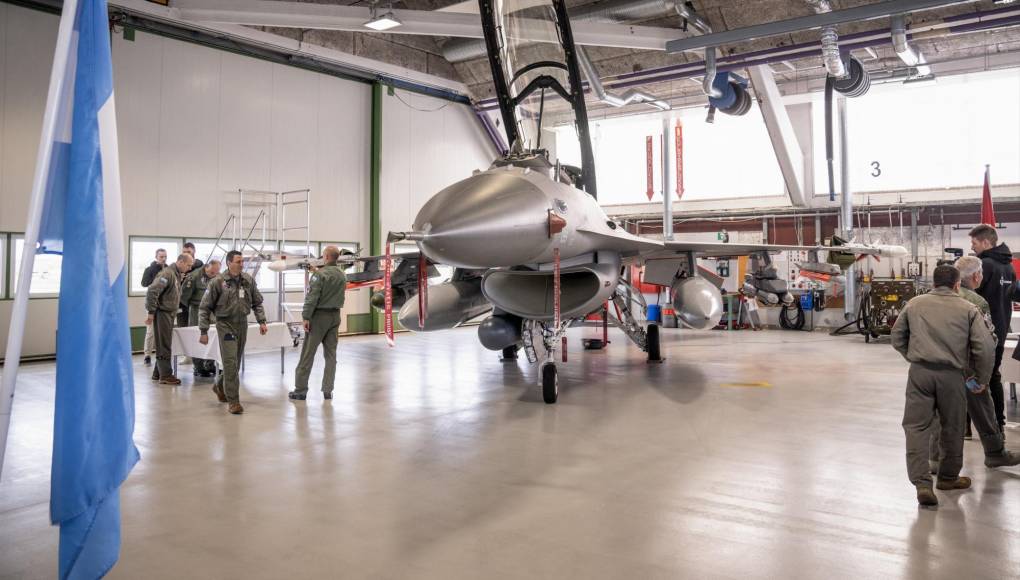 “Estoy contento de que los aviones F-16 daneses, que nos han prestado servicios inestimables a lo largo de los años y que han sido cuidadosamente mantenidos y modernizados, puedan beneficiar a la Fuerza Aérea <b>Argentina</b>”, declaró el ministro de Defensa danés, Troels Lund Poulsen, en un comunicado.