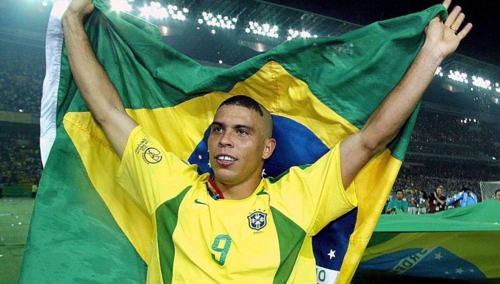 Ronaldo - El ‘Fenómeno’, considerado uno de los mejores delanteros de la historia, se incluyó en su 11 ideal. “Me pongo a mí en el medio”, dijo el brasileño.