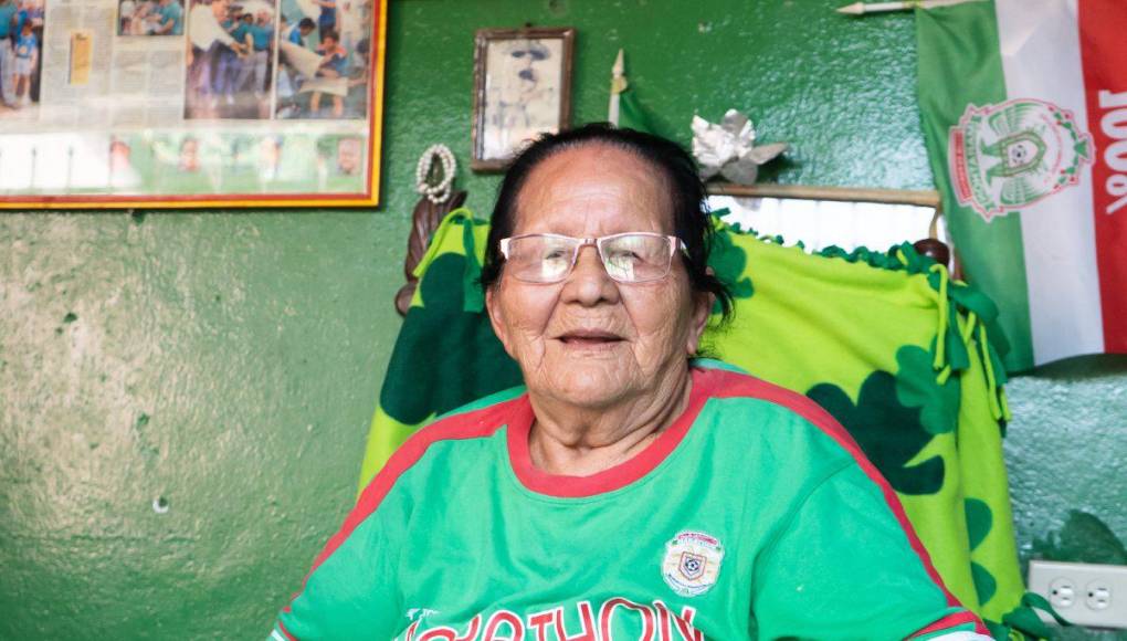 A sus 87 años de edad, Doña Enriqueta Sagastume, mejor conocida como Doña Queta, mantiene su sentimiento por Marathón, aunque ya no puede asistir al estadio. 