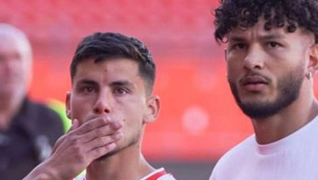 Los futbolistas del Almería salieron tristes con lágrimas en sus ojos tras confirmar su descenso a la segunda división del fútbol español.