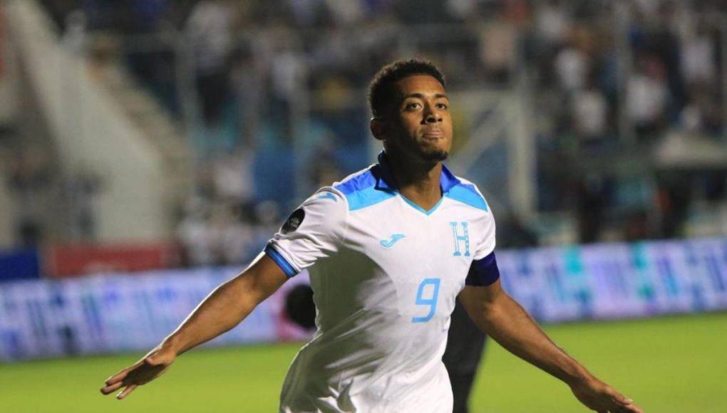 Choco Lozano: No jugó ante Costa Rica por suspensión y frente a El Salvador será el centro-delantero.