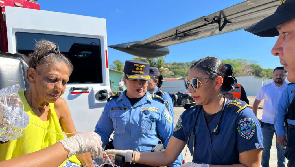 Personal de la Policía, especializado en primeros auxilios, han brindado asistencia a diversos pacientes. 