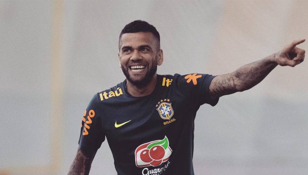 La cadena brasileña Telecinco asegura que el ex futbolista consideró aprovechar la oportunidad para fugarse