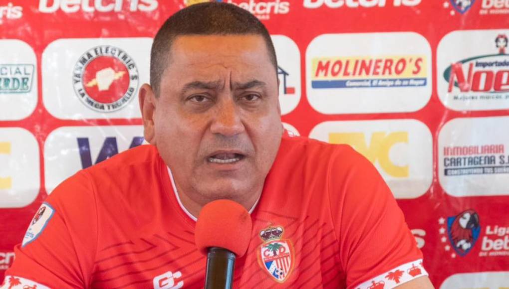 Jhon Jairo López - Real Sociedad podría buscar nuevo técnico si el entrenador colombiano decide no renovar con ellos para el 2024-2025. El estratega tiene otros ofrecimientos.