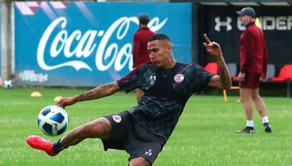 En el año 2020, unos meses después de que el Veracruz fue desafiliado de la Liga MX, Diego Chávez se incorporó al Club Necaxa, aunque después de un breve lapso de tiempo emigró al futbol español, para defender la camiseta del Salamanca Club de Futbol UDS, en la tercera división.