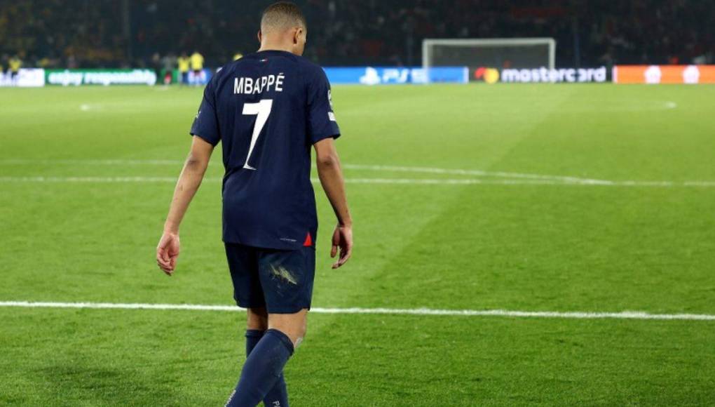 Mbappé nuevamente fracasó con el PSG en su intento por conquistar la Champions League ya que fue eliminado en semifinales a manos del Borussia Dortmund. 