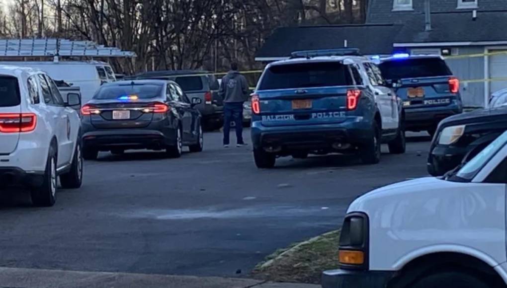 El Departamento de Policía de Raleigh indicó que el hecho dsangriento se registró en el 3300 de Quail Hollow Drive. Los oficiales acudieron aproximadamente a las 4:53 am del sábado 24 de febrero. 