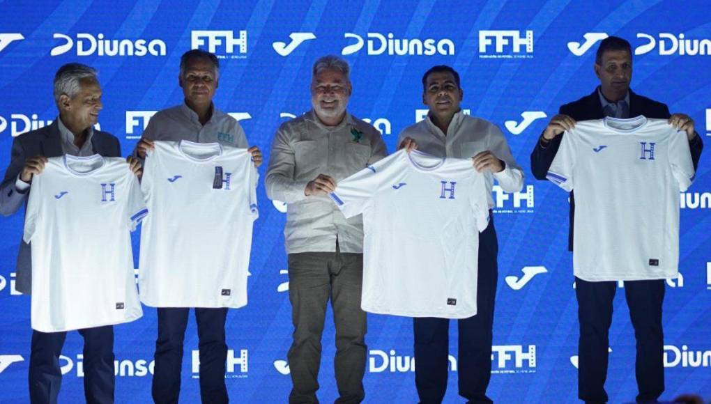 La nueva indumentaria de la Selección de Honduras ya se puede adquirir en todas las tiendas Diunsa.