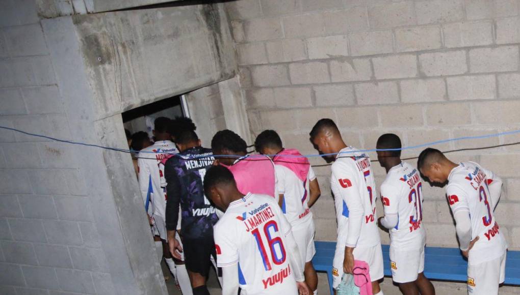Olimpia tomó la decisión de no dar declaraciones a la prensa tras el partido. Los jugadores estaban molestos en su salida del Estadio Emilio Williams.