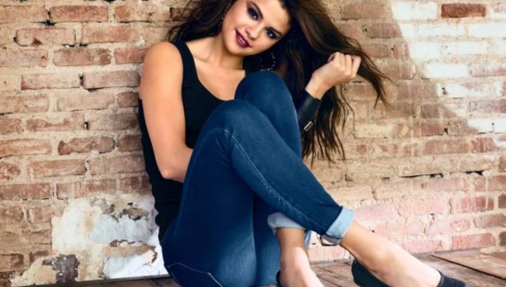 Selena Gómez comparte con niños con cáncer