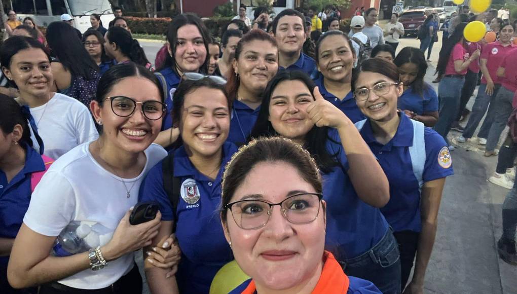 A su vez, se realizará una competencia de fútbol sala, voleibol y karate, para promover el espíritu deportivo y la camaradería entre estudiantes, profesores y personal administrativo.