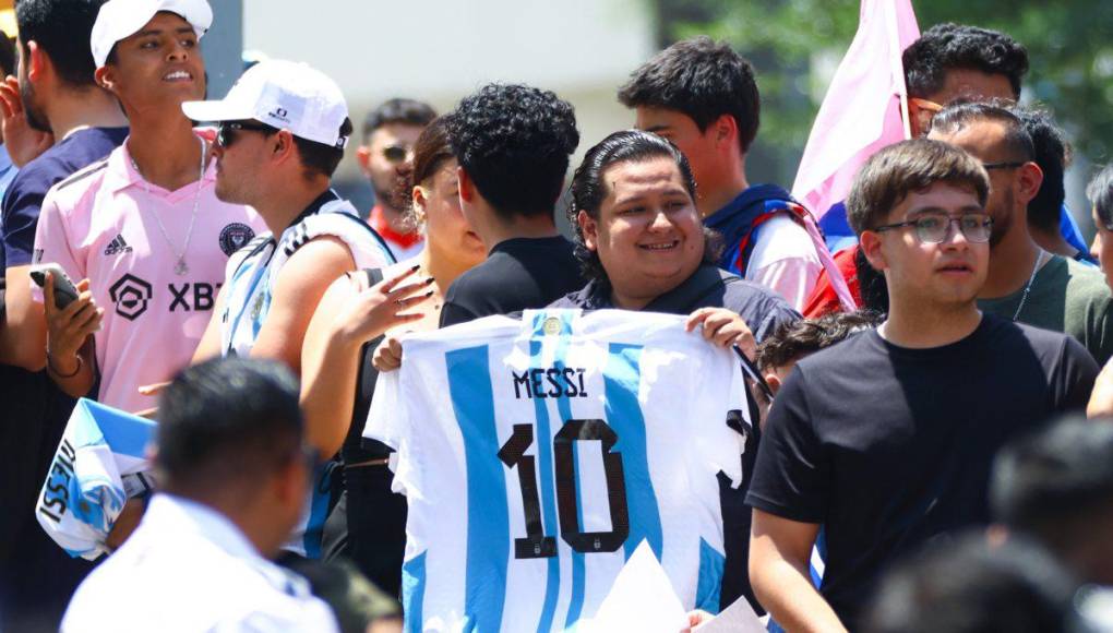Furor por la llegada de Messi a Monterrey. 