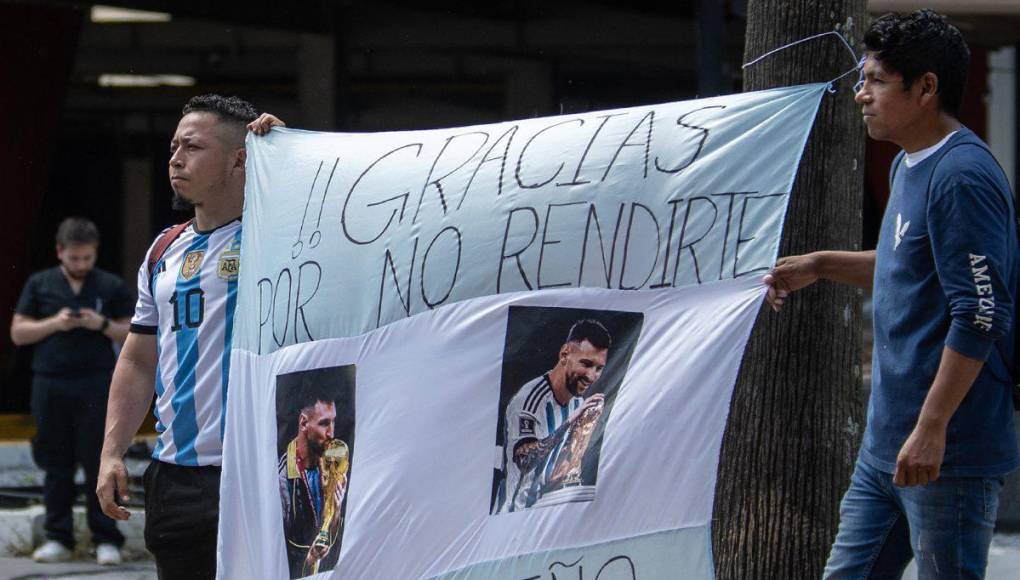 Mexicanos llegaron mensajes de apoyo para Lionel Messi.