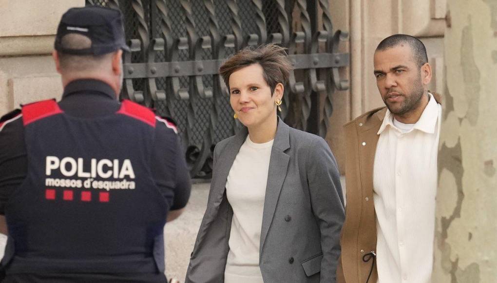 El pasado 25 de marzo, Dani Alves abandonaba la prisión de Brians II de Barcelona tras depositar la estratosférica fianza de un millón de euros que le pedía la Audiencia Provincial de Barcelona para conseguir la libertad provisional hasta que se dicte la sentencia definitiva.