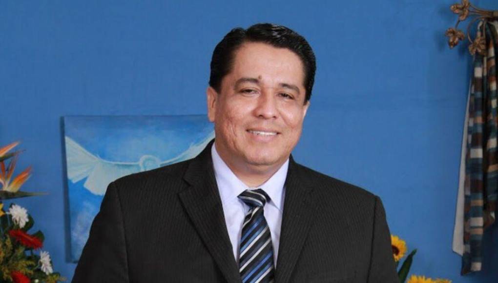 Santos aseguró que EEUU quiere condenar a un expresidente que, por donde se le busque, “las evidencias están de su lado, porque es el único gobernante de Honduras que decidió luchar cuerpo a cuerpo contra el crimen organizado y contra el narcotráfico”. 