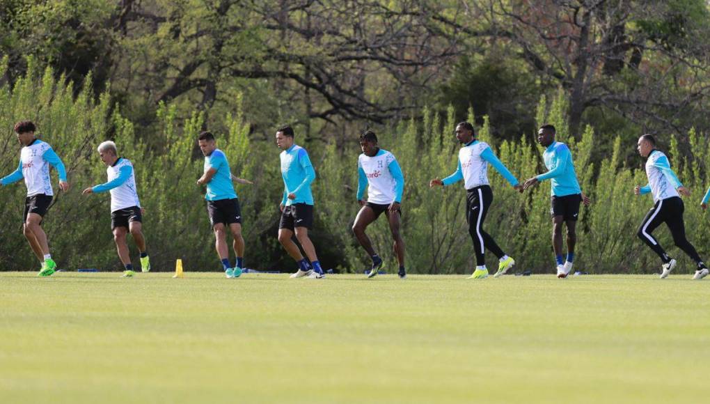 Con una temperatura de 12 grados centígrados, mucho viento, con la presencia de 30 seleccionados y cuidando detalles claves, la H realizó su práctica en Dallas. 