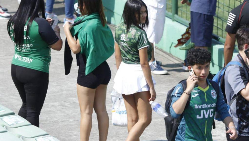 Al estadio del Marathón siempre llegan lindas jóvenes y para el duelo ante Motagua no ha sido la excepción.
